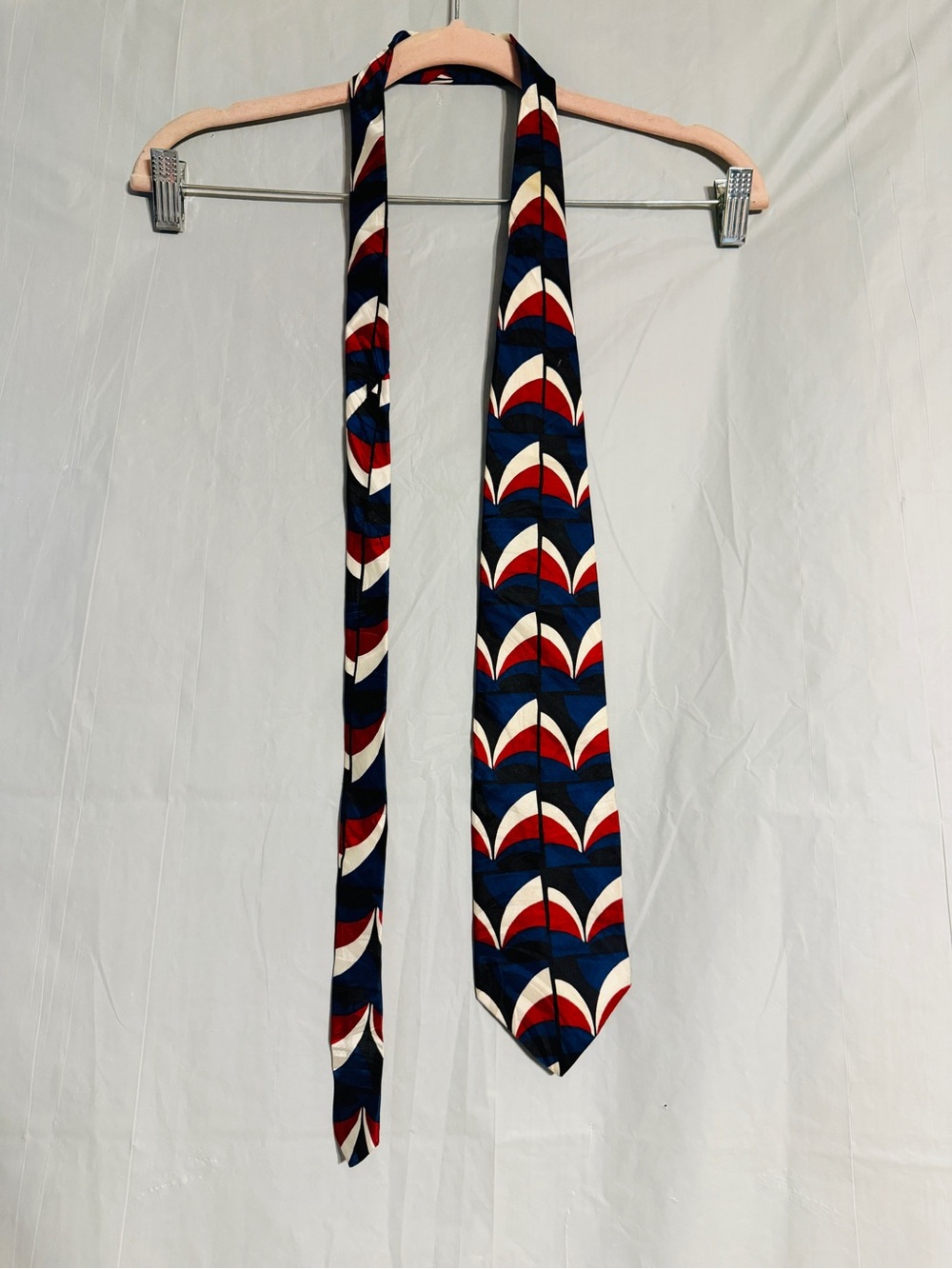 Louis Feraud Men’s 100% Silk Tie Made in Italy Geometric Red Blue Vintage Tie